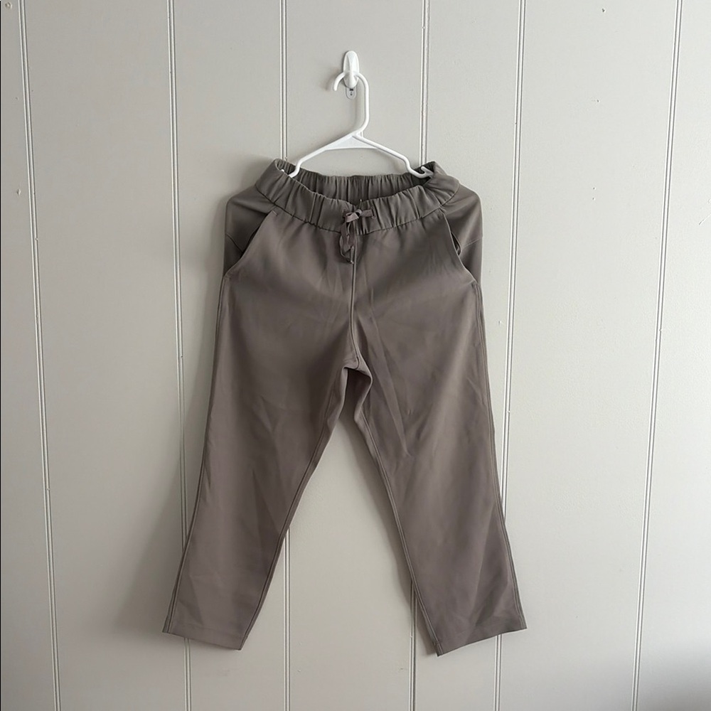 Lululemon Taupe Pull-On Ankle Jogger Pants